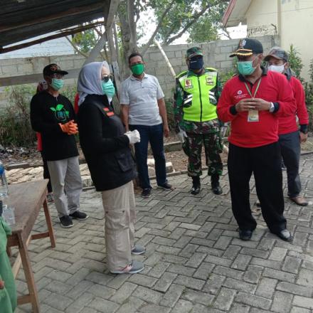 SIDAK KE DESA BUNTALAN, BUPATI BOJONEGORO PASTIKAN KESIAPAN RUMAH ISOLASI