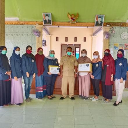 Mahasiswa Universitas Airlangga Surabaya melaksanakan Bakti Sosial